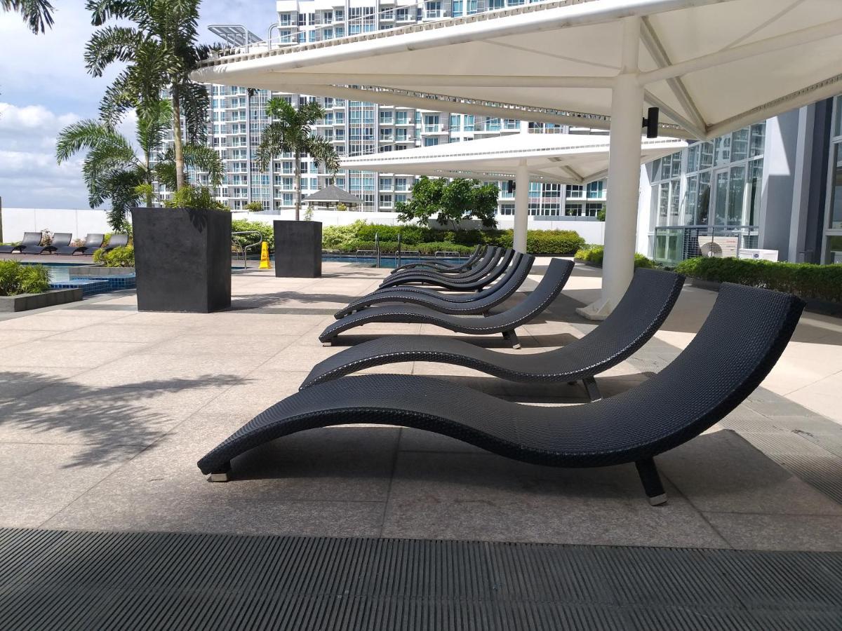 Mactan Newtown With Sun Set And Garden View Aparthotel Cebu Bagian luar foto