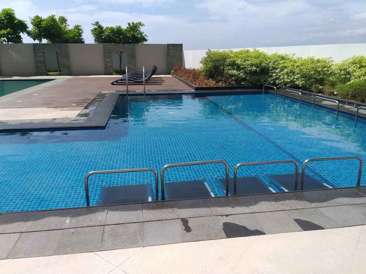 Mactan Newtown With Sun Set And Garden View Aparthotel Cebu Bagian luar foto