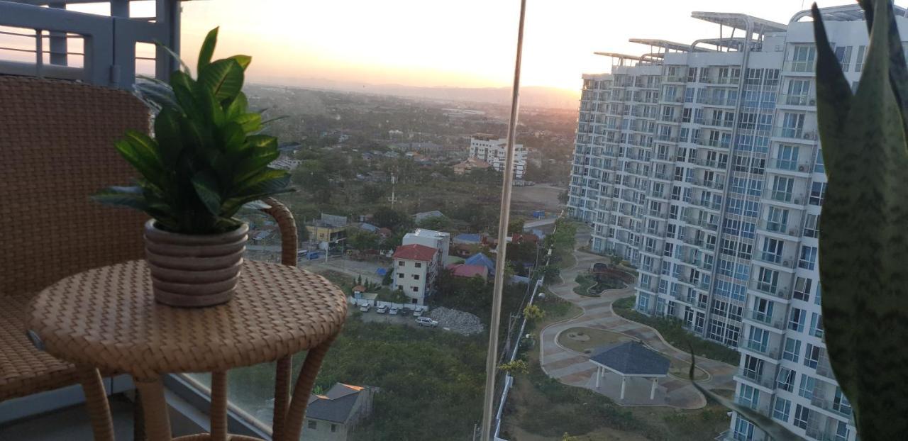 Mactan Newtown With Sun Set And Garden View Aparthotel Cebu Bagian luar foto